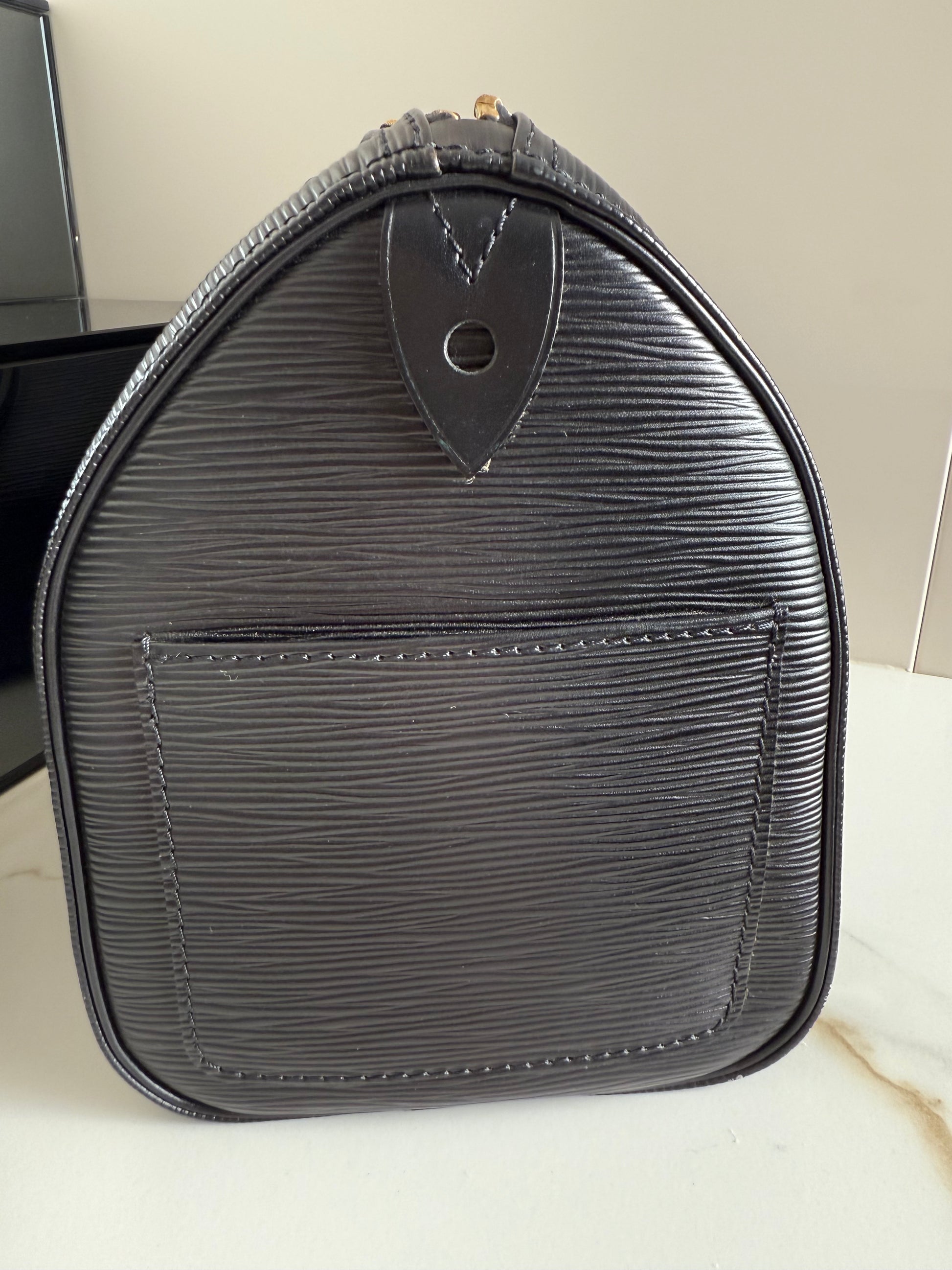 LOUIS VUITTON - Speedy Epi 25 Black
