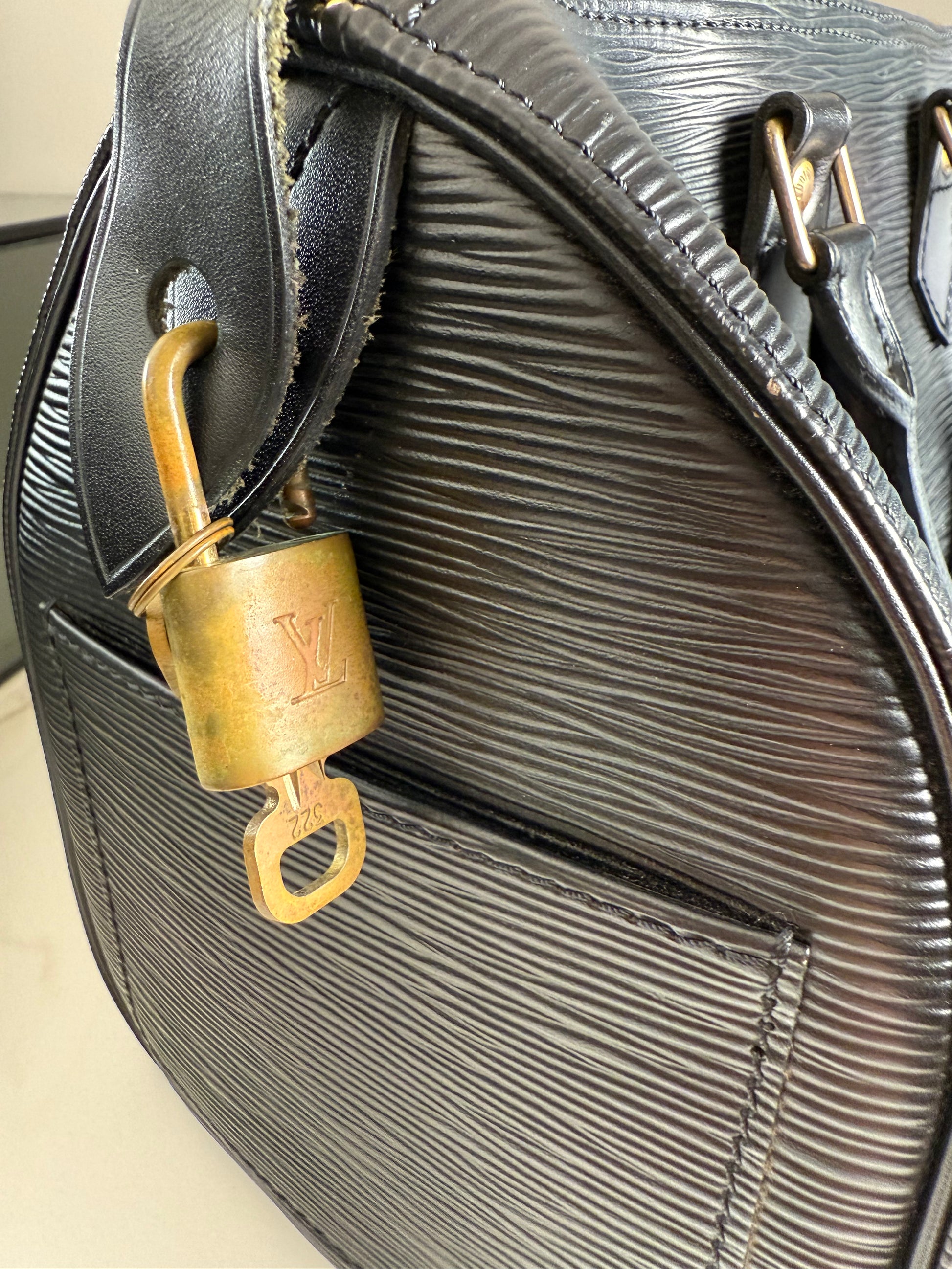 LOUIS VUITTON - Speedy Epi 25 Black