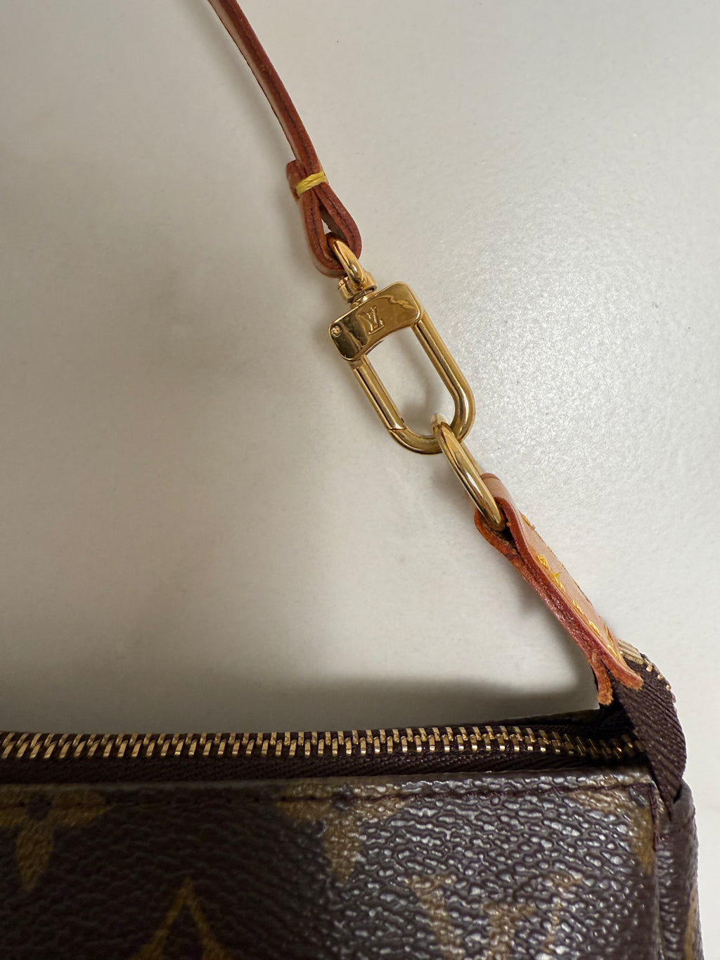 LOUIS VUITTON - Pochette Canvas