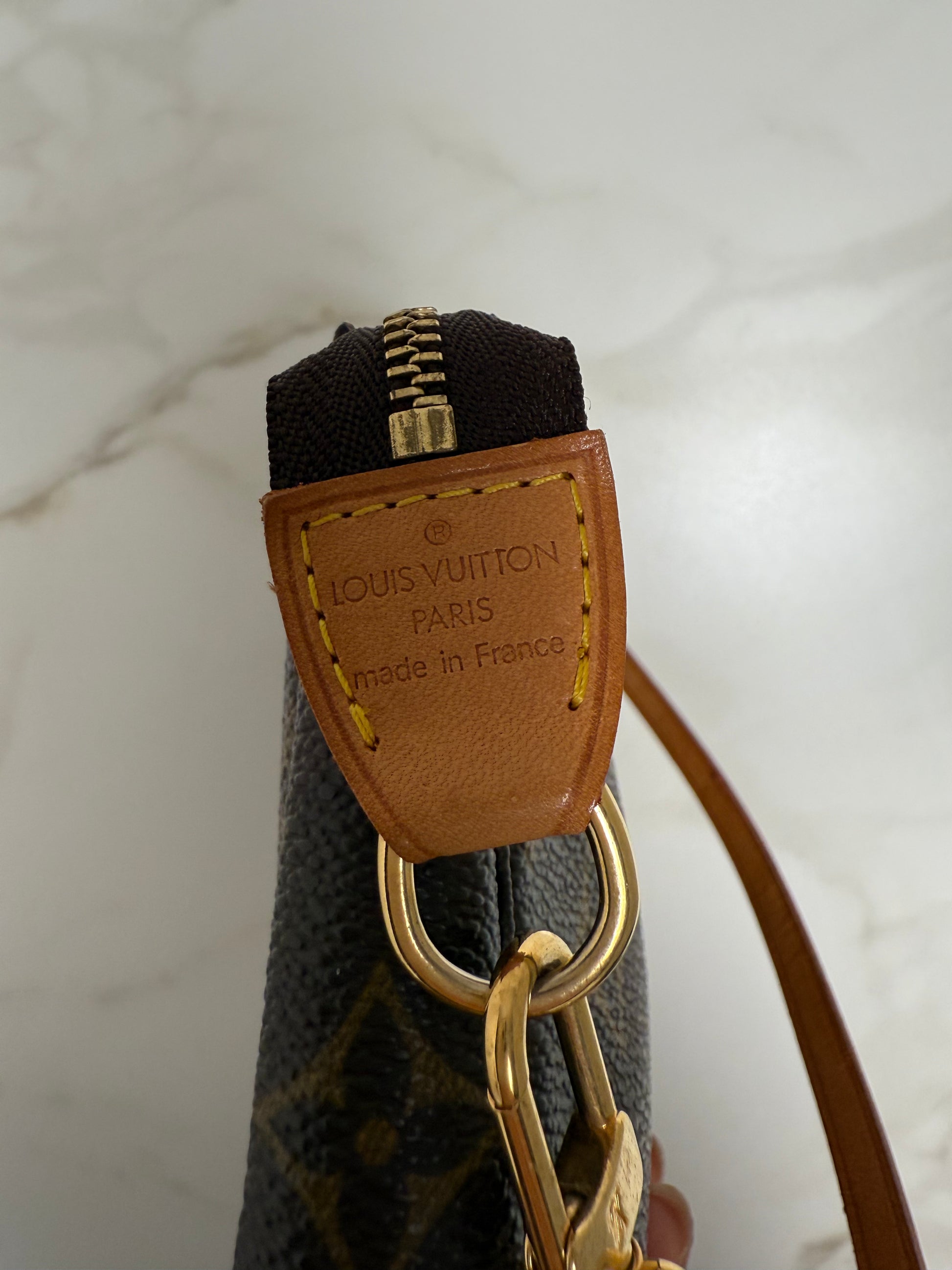 LOUIS VUITTON - Pochette Canvas
