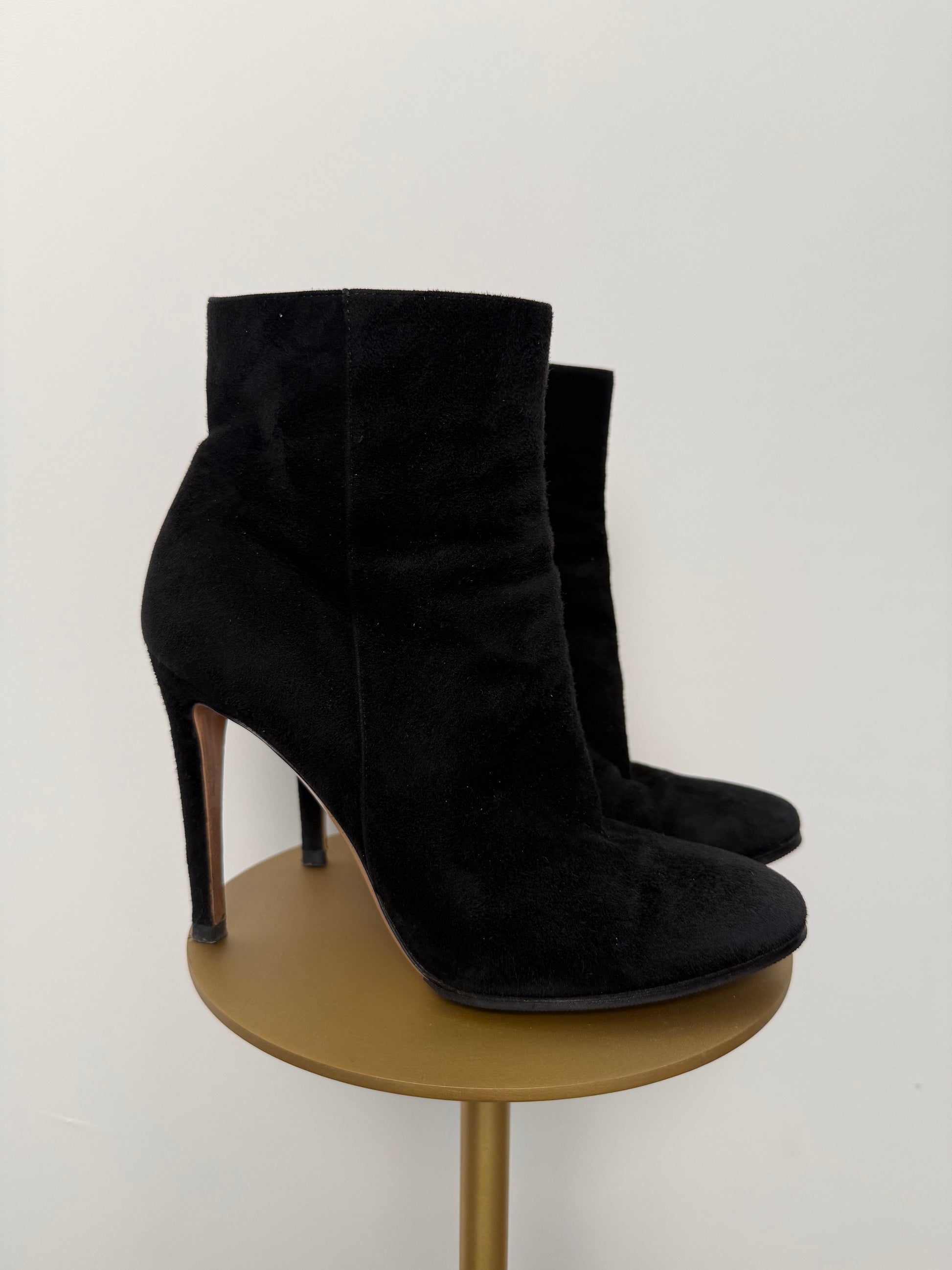 GIANVITO ROSSI - Black suede ankle boots