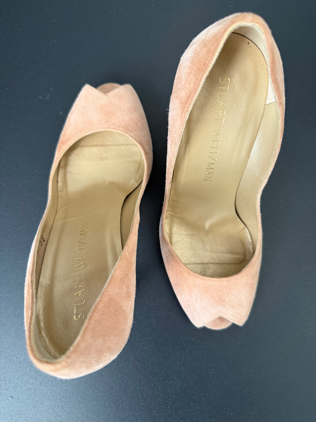 STUART WEITZMAN - Nude suede peeptoe