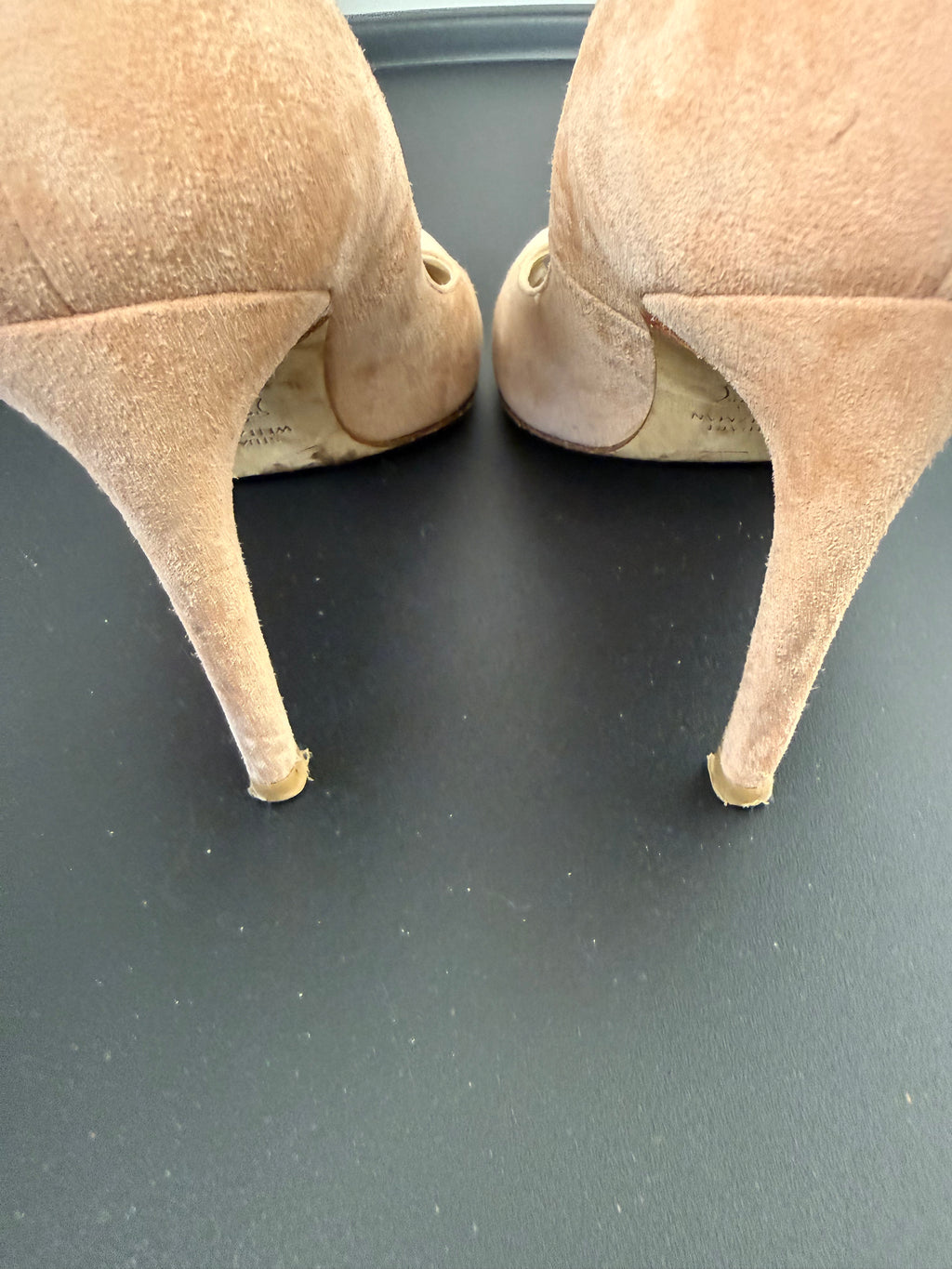STUART WEITZMAN - Nude suede peeptoe