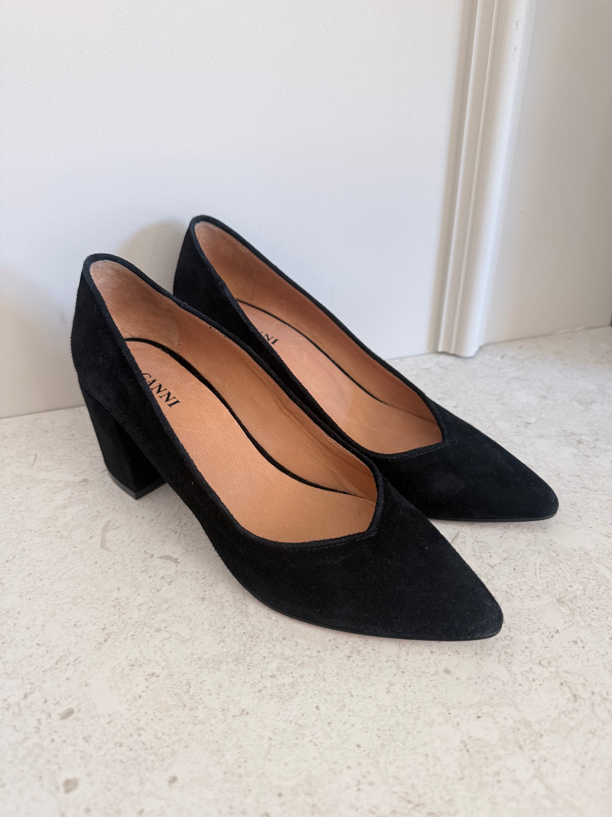 GANNI - Black Suede Pumps