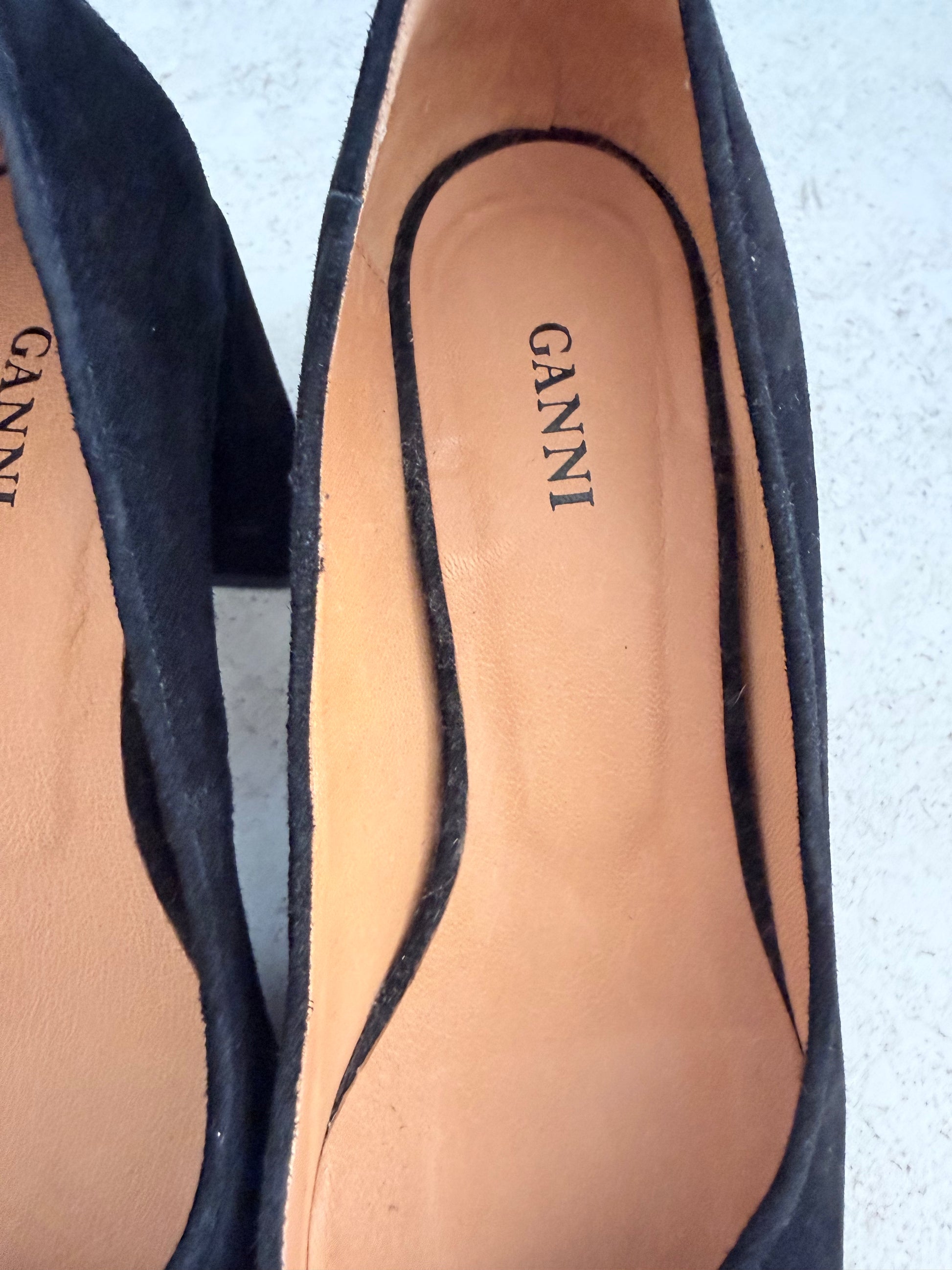 GANNI - Black Suede Pumps
