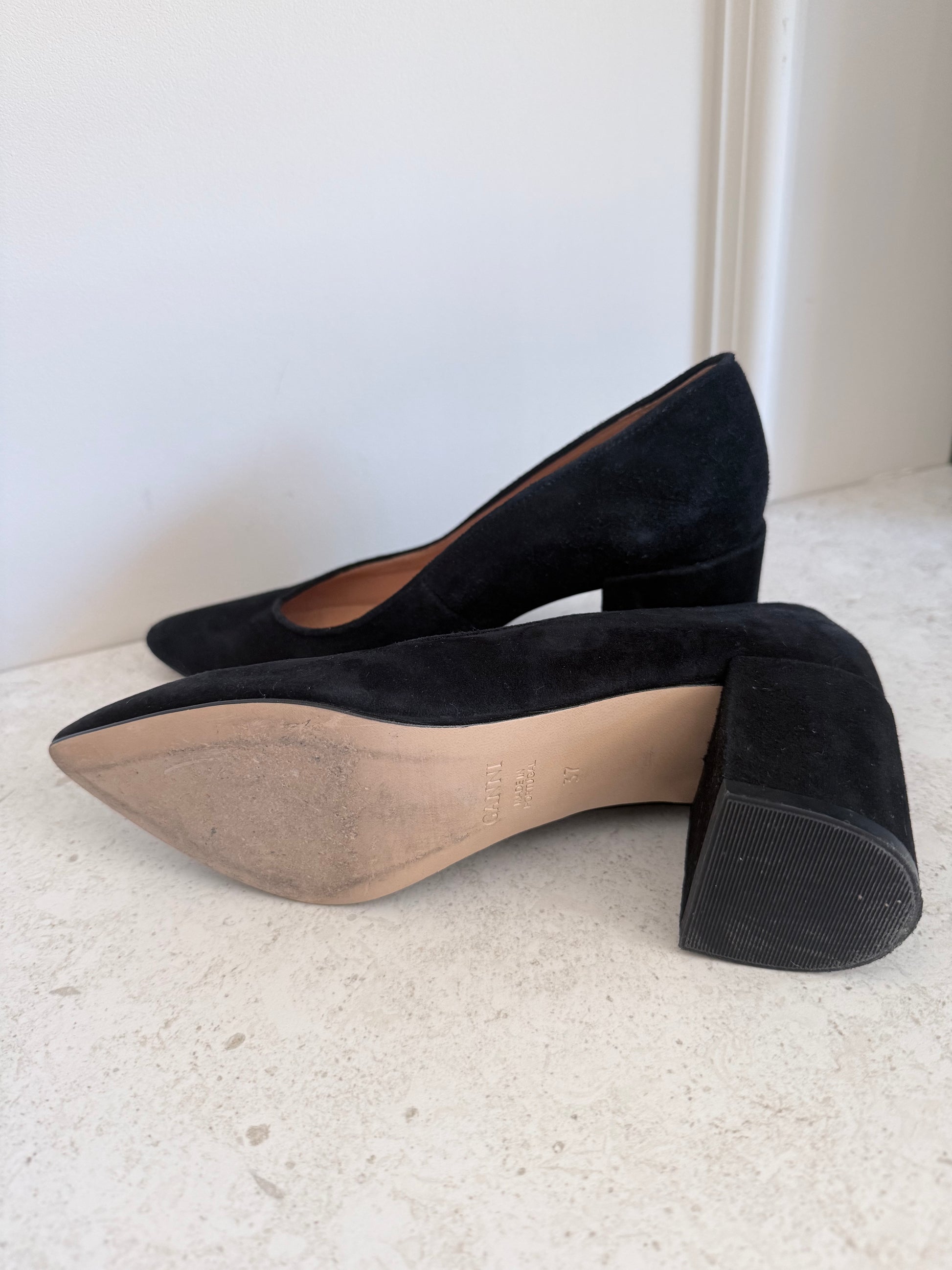 GANNI - Black Suede Pumps