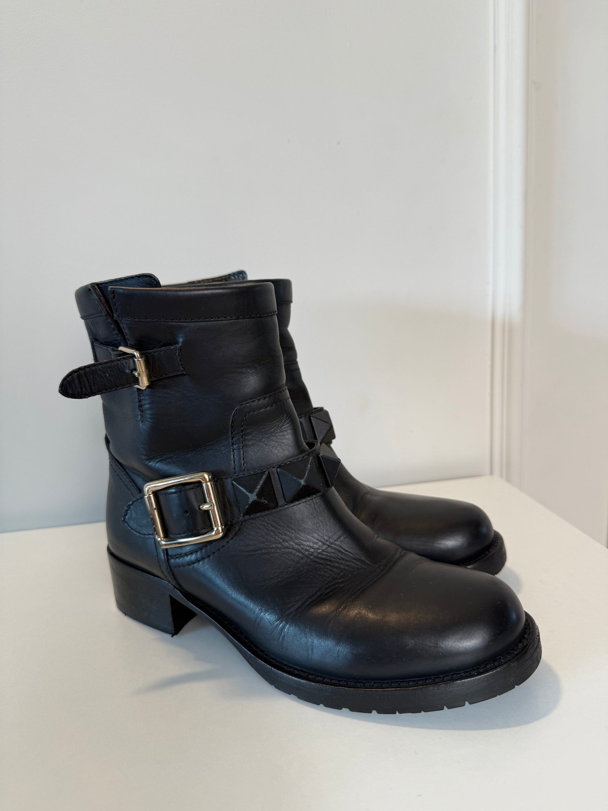 VALENTINO GARAVANI - Studd Boots