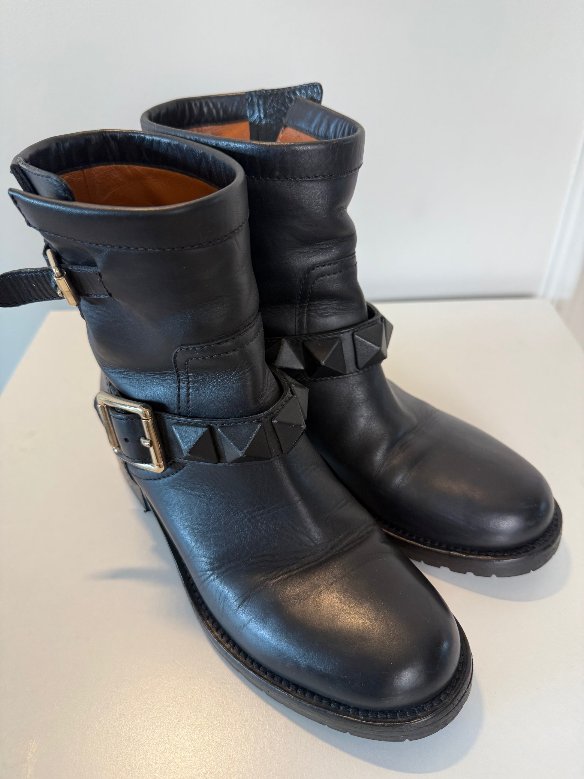 VALENTINO GARAVANI - Studd Boots