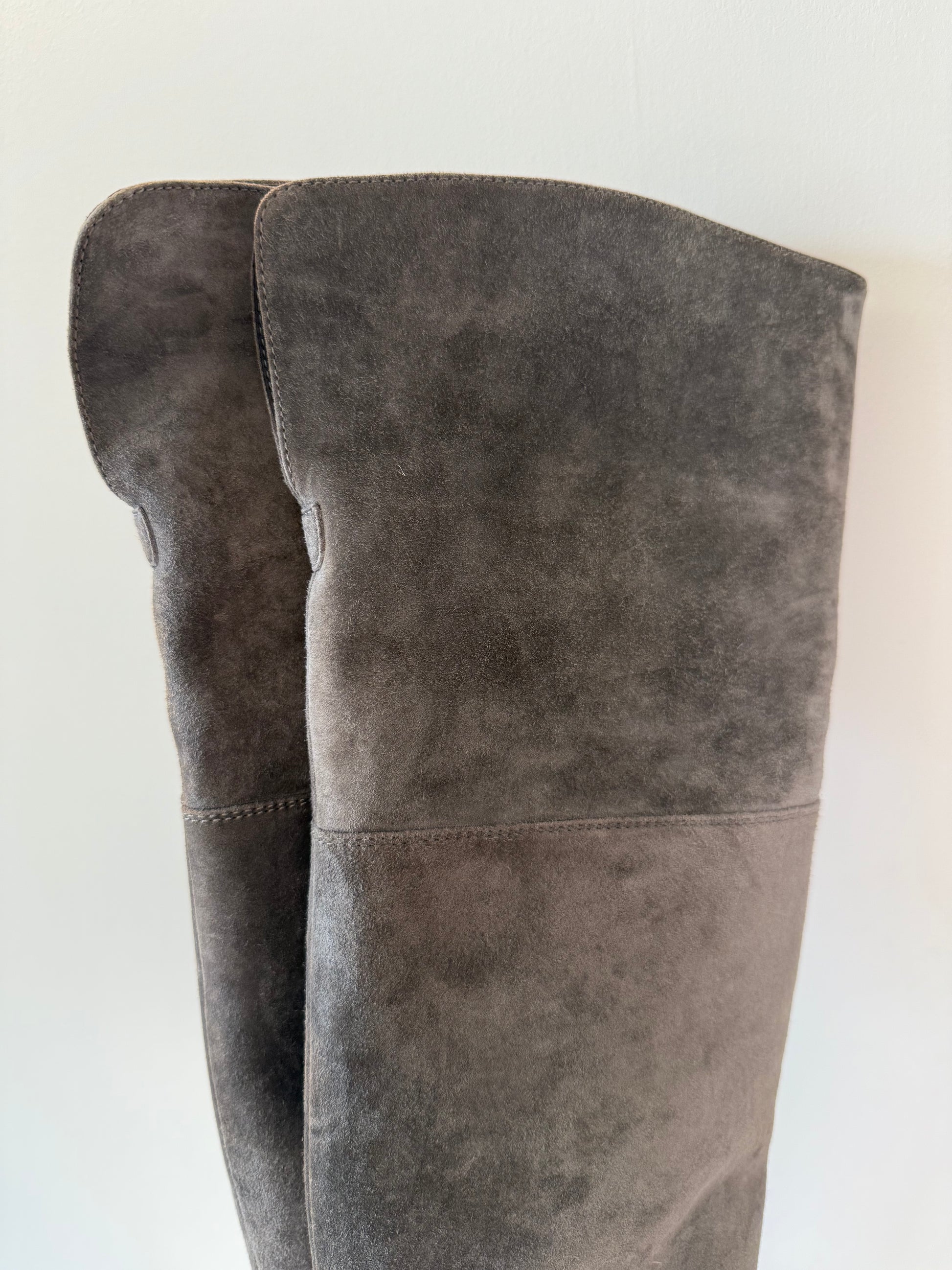 CHANEL - Suede overknee Boots