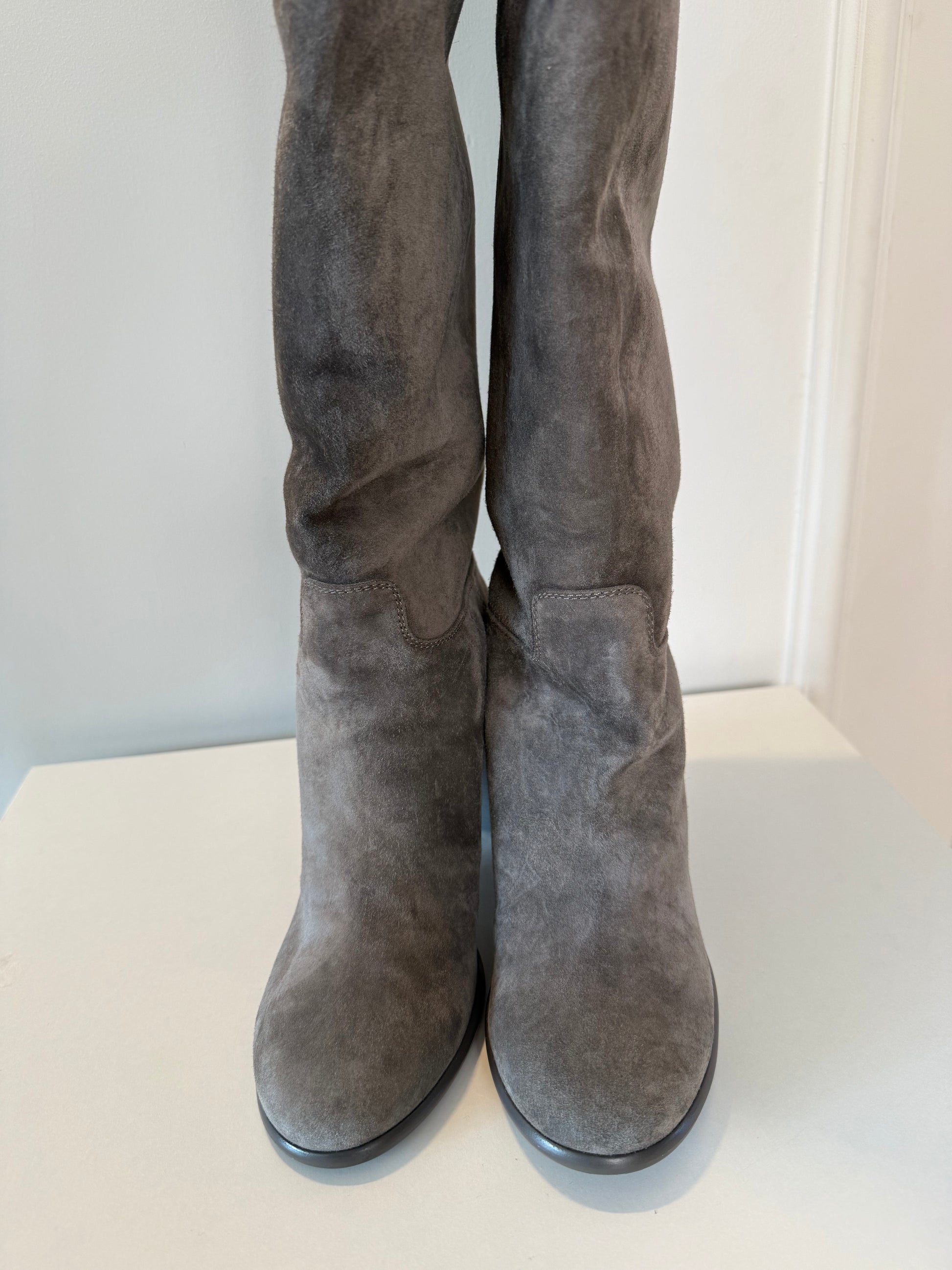 CHANEL - Suede overknee Boots